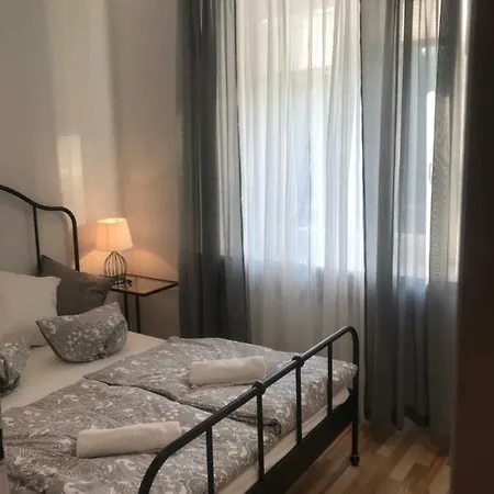 Stare Miasto Swietojerska 12 * Varsó